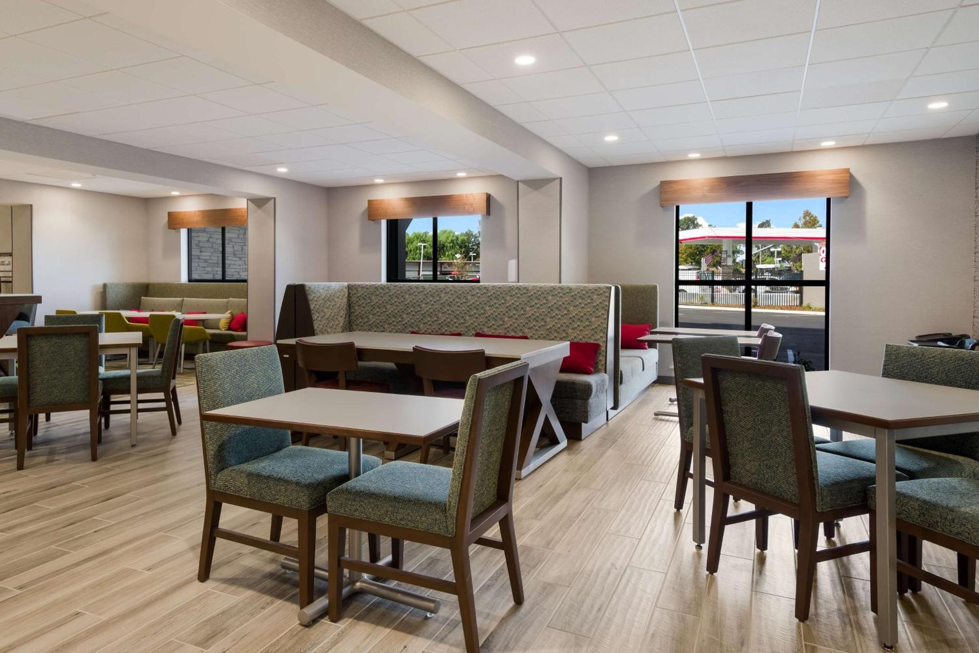 Hotel Hampton Concord